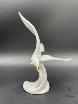 Vintage Hollohaza Hungary Porcelain Bird Seagull Figure 1831