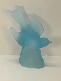 L E Smith Blue Frosted Satin Bird In Flight Figurine