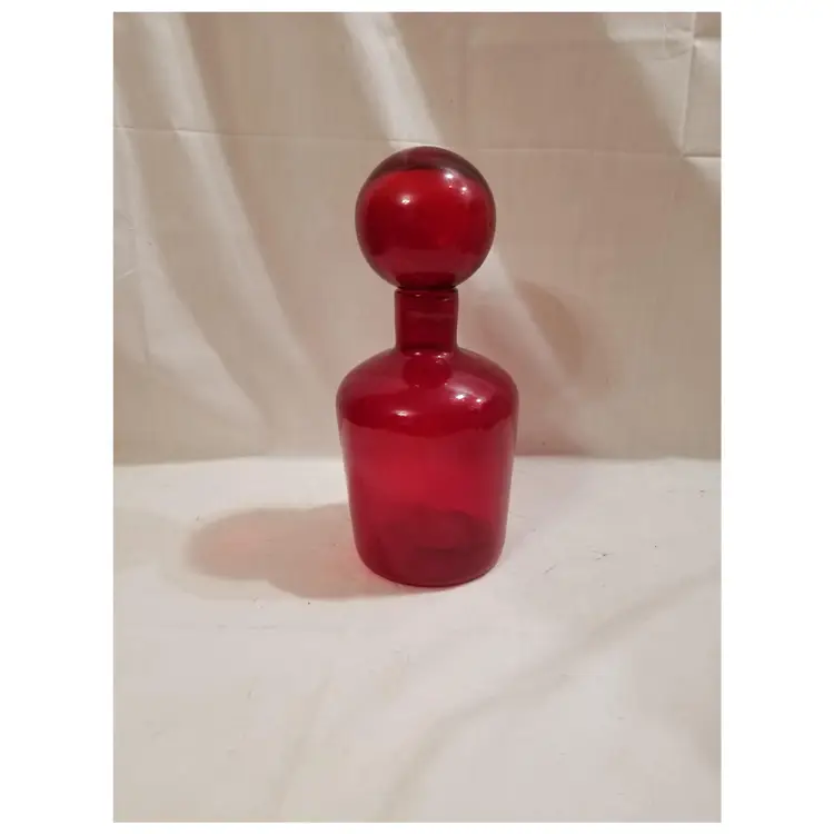 Red Glass Controlled Bubbles Ball Top Decanter
