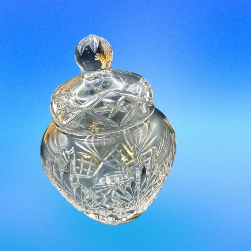 A vintage cut lead crystal covered jar