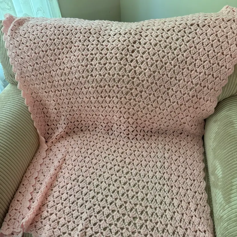 Pink Shell Pattern Baby Afghan 36” X 40”