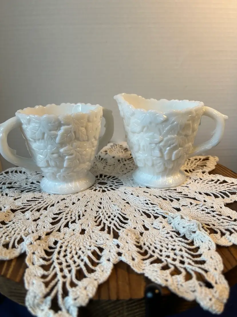 I GOT MILK 😎 Vintage Westmoreland Milk Glass Bramble Pattern Cream And Sugar 1950s 