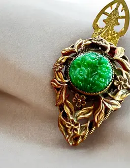 Antique 1920s Art Deco Carved Jadeite (Jade) Gold-Filled Fur / Dress / Shoe Clip