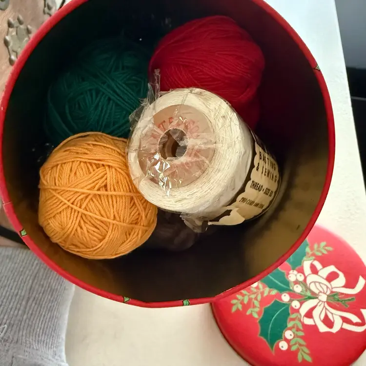 1980s Vintage Christmas Tin Stuffed With Vintage Thread/Yarn & a Faux Fur Collar