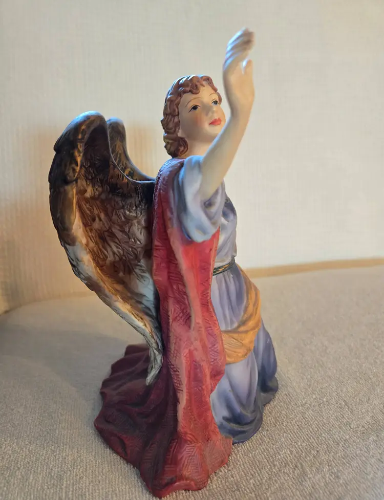 O'Well Angel Figurine With Wings Kneeling And Praising