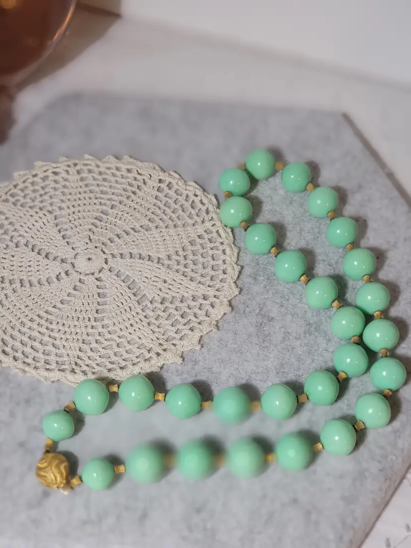 Vintage MCM mint green acrylic beaded necklace