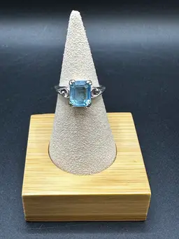 81 - Vintage Avon Blue Ice Emerald Cut Faux Topaz Ring Silver Tone Size 7