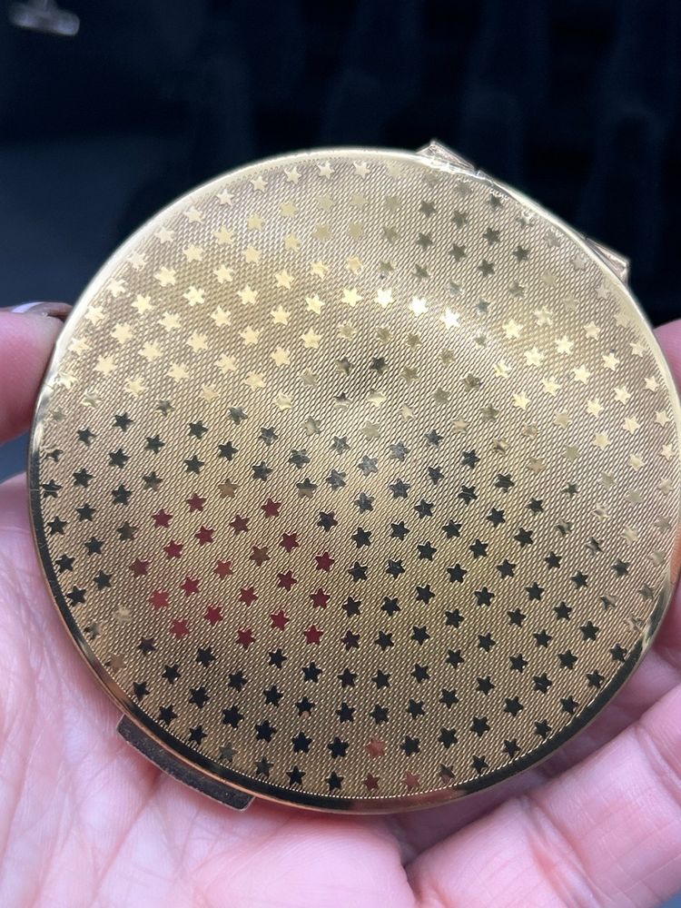 #01 Vintage Stratton England Gold Tone Compact – Starburst & Floral Design – 3” – Condition Issue See Details