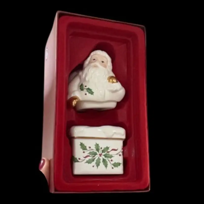 **Lenox Santa In Chimney Salt And Pepper Shaker Set With Box