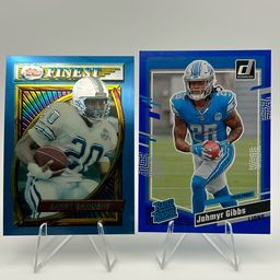 LIONS RUNNING BACK COLOR MATCH LOT. BARRY SANDERS 1994 TOPPS FINEST BLUE BORDER. JAHMYR GIBBS 2023 DONRUSS BLUE PRESS PROOF RC