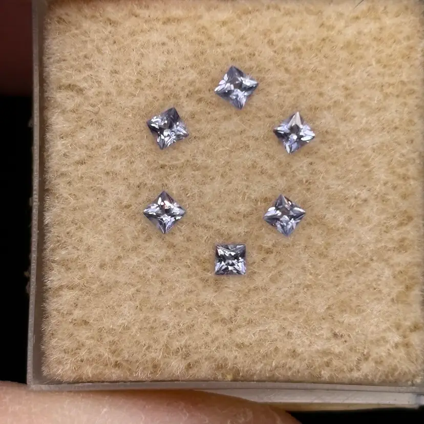 036 Princess Suite Of Tanzanite. 1.18 Ct And 15 Stones In Graduated Sizes