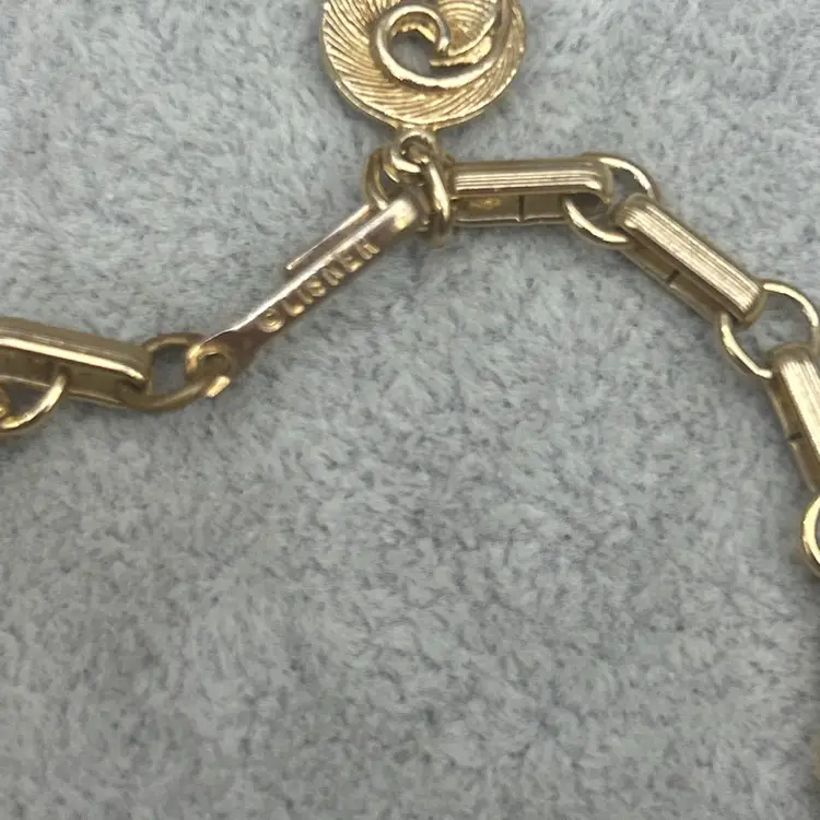 Vintage Lisner Red Rhinestone Leaf Necklace Gold Tone Signed 14” Mid Century