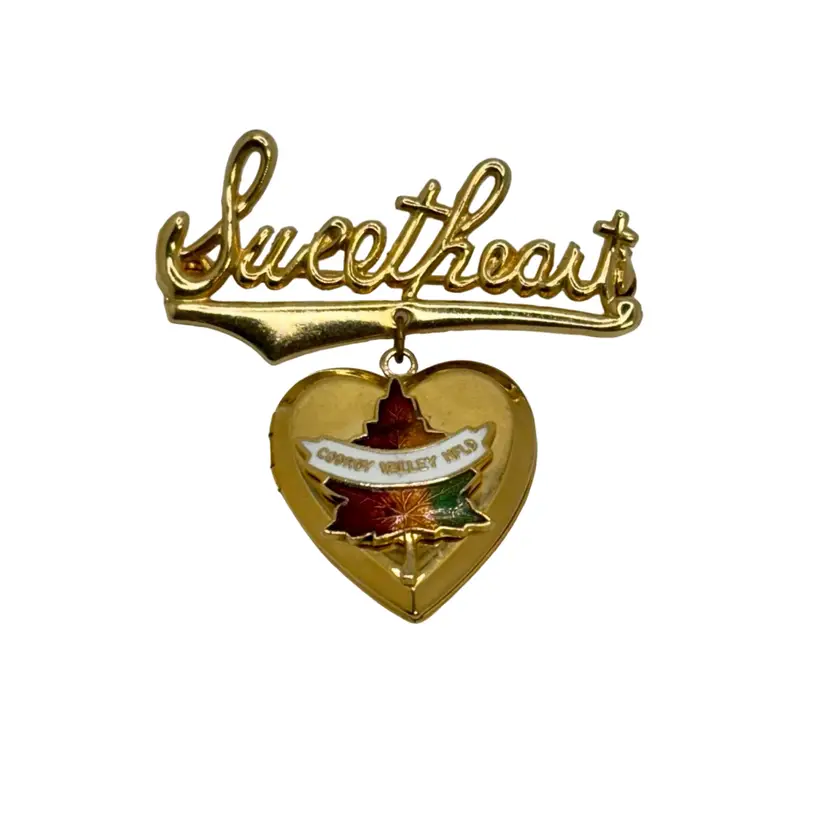 Sweetheart Gold Tone Heart Working Locket NFLD 2”