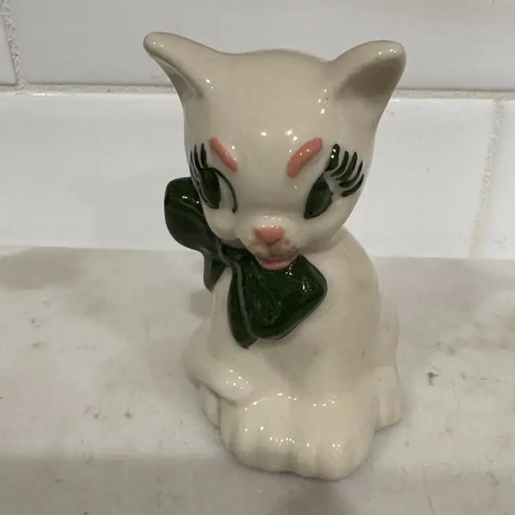 VTG Mid Century Modern Kitsch Long Eyelashes Bow Ceramic Cat Figurine