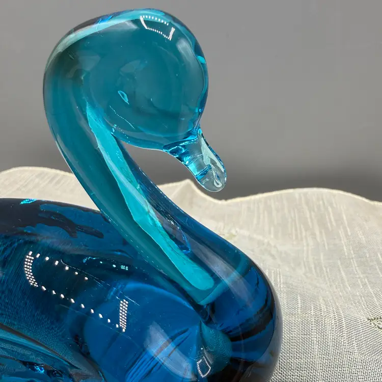 Glowy Vintage Kanawha Teal/ Blue Art Glass Swan Figurine 4”x3.5”