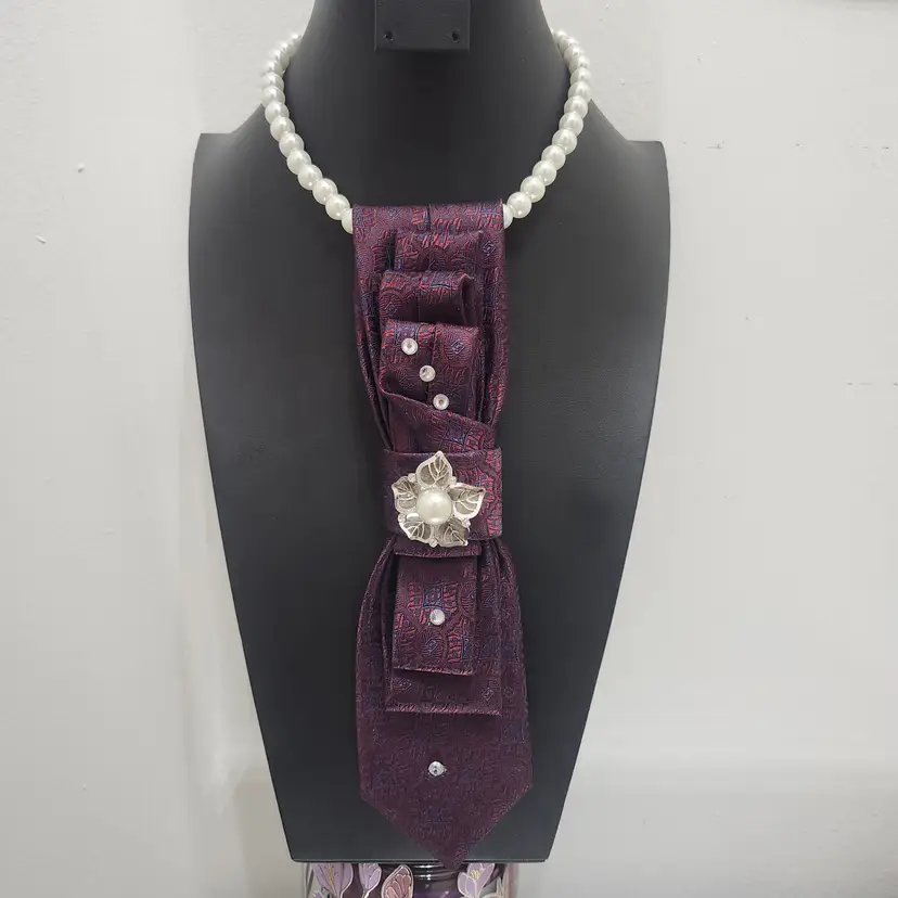 Upcycled Vintage Elegance Pearl Tie Necklace with Brooch