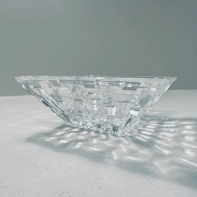 Nachtmann Dancing Stars-Bossa Nova 4" Square Glass Snack Bowl Basket Weave