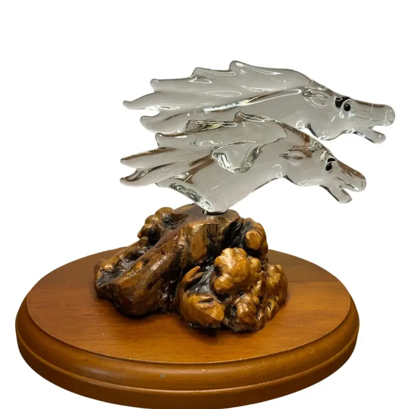 Glass baron 4-5-01 34/1500 Pair Of Glass Horse Heads A Top Of Burl Wood Base
@6x7 1/2x5 1/2
