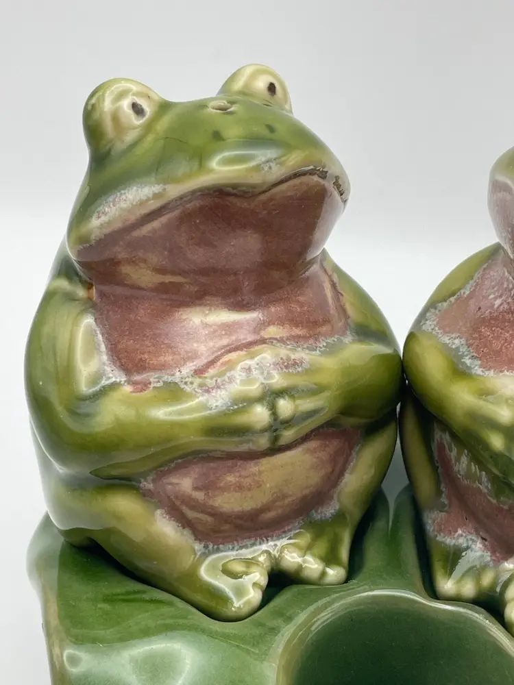 Pier 1 Imports, Green Frogs Lily Pad, Ceramic Salt & Pepper Shakers, 4.75” Tall