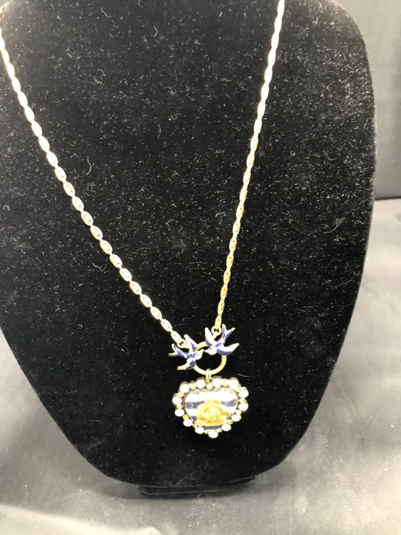 Betsy Johnson Vintage Rose   Necklace