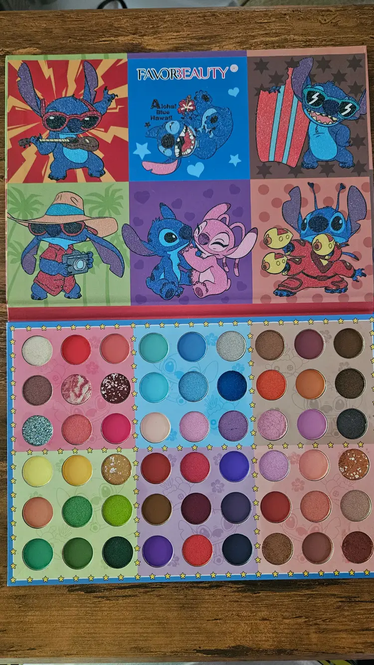 Stitch eyeshadow set