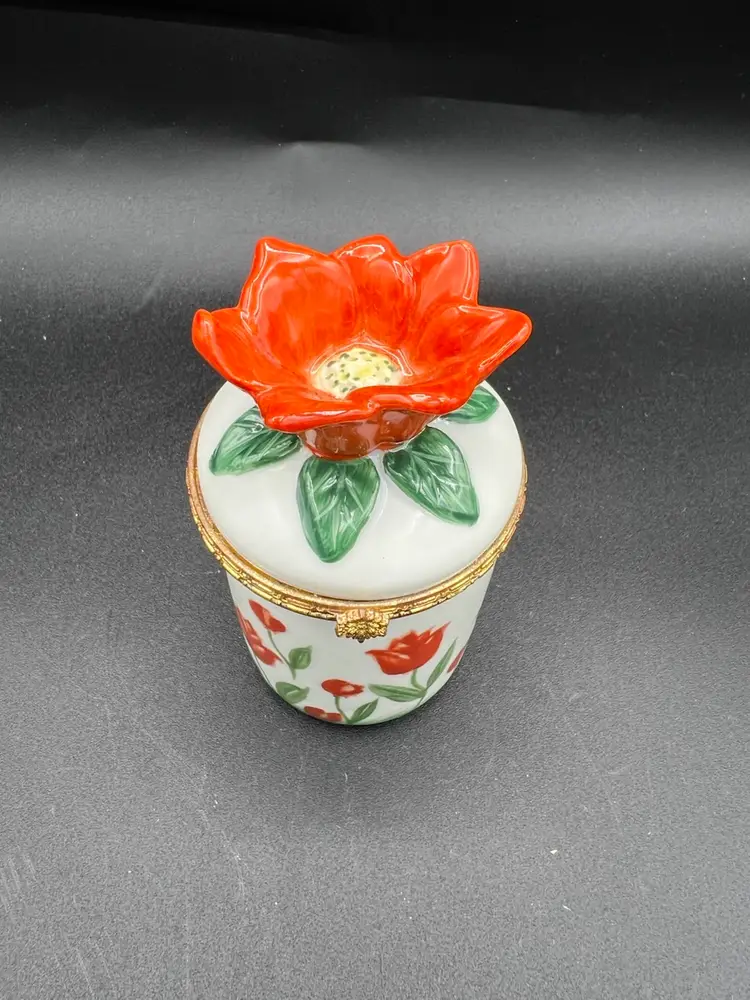 038. Bombay Co. Porcelain Tulip Trinket /Candle Box White Greene Orange Spring