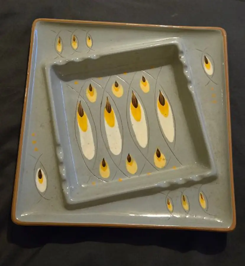 Vintage MCM Stangl Large ashtray 9" Pre owned feather pattern