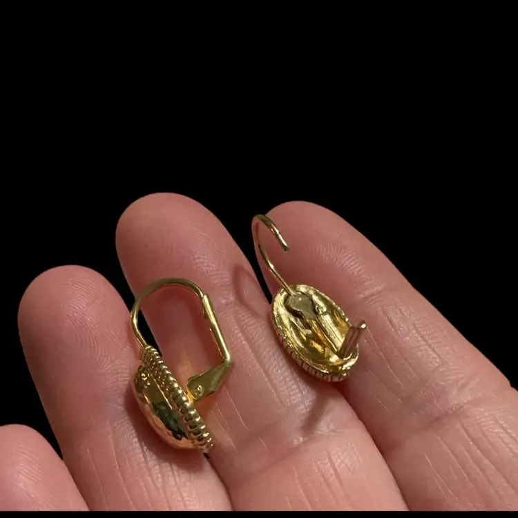 Beautiful Vintage  Monet Goldtone  Hammmered / Textured Oval Shape Drop/ Dangle Lever Back Pierced Earrings.