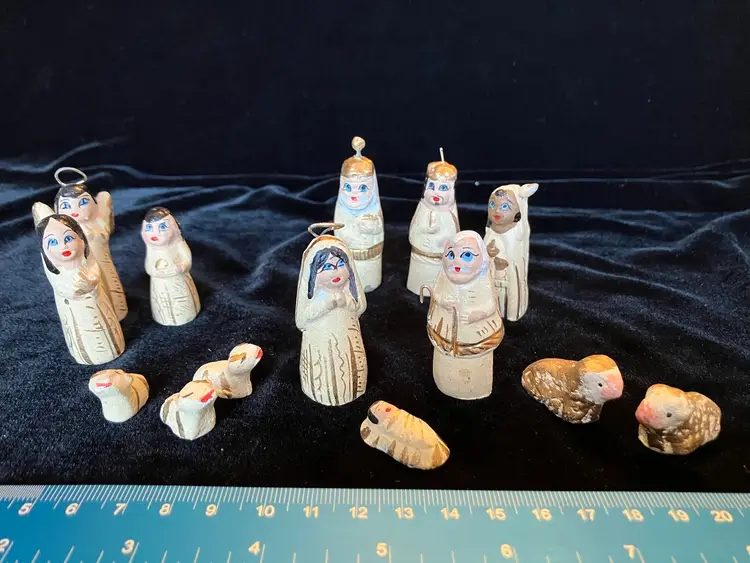1775-Vintage Tiny Clay Nativity Figurines - See Description
