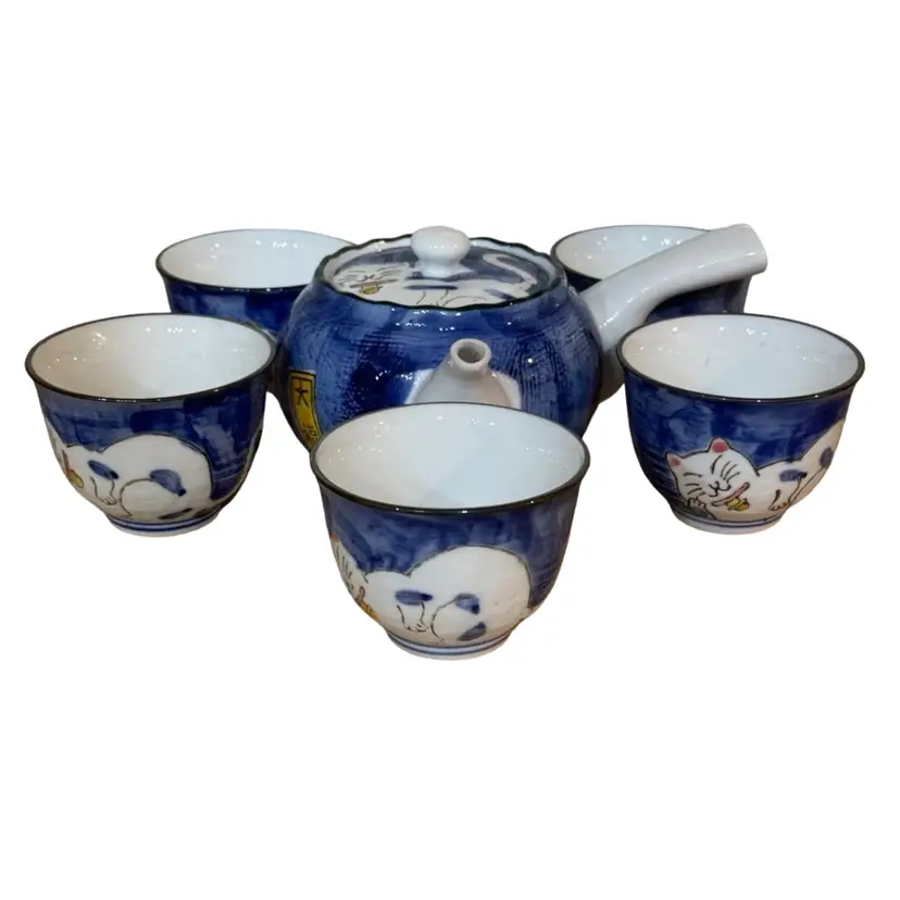 Asian Porcelain China Tea Set, Teapot And 5 Cups With White Cat On A Blue Design