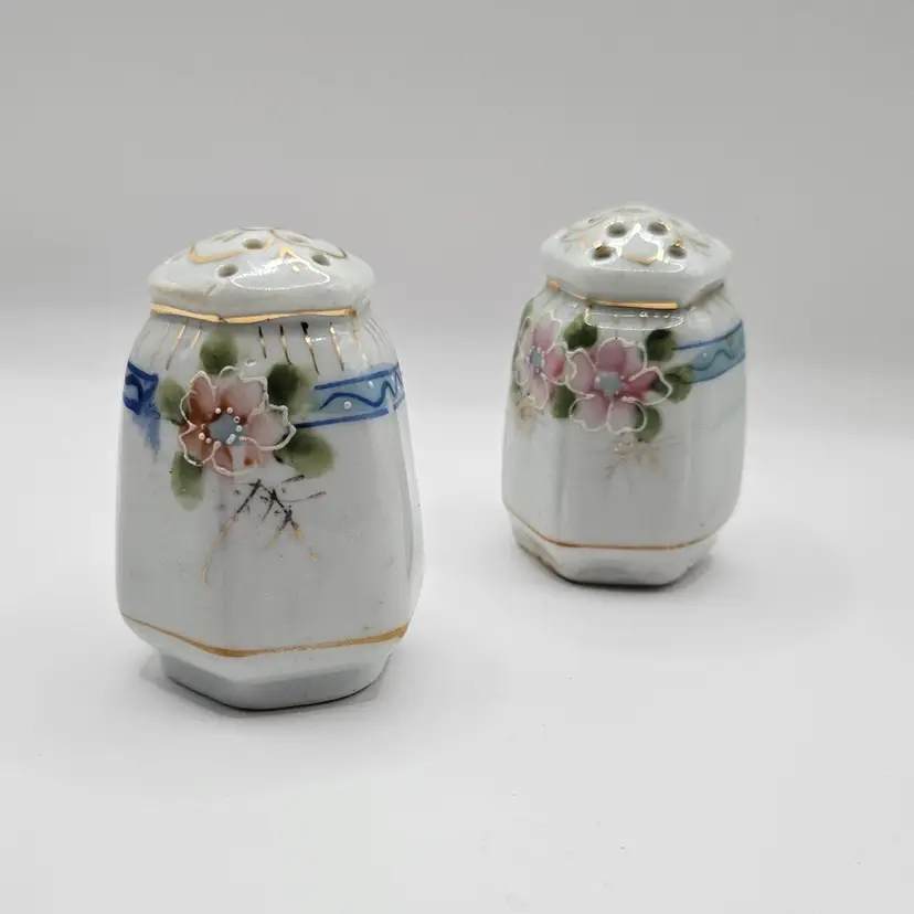 #01 - Antique Victorian Hand Painted Salt and Pepper Shakers, Made in Japan