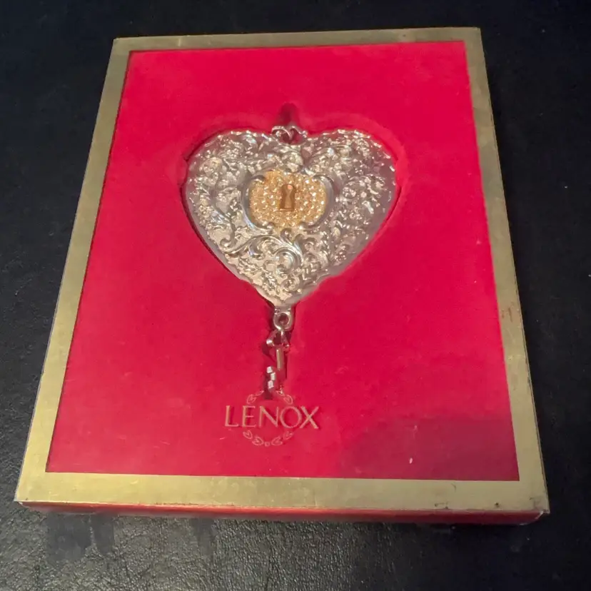 046. Holiday Key My Heart Ornament