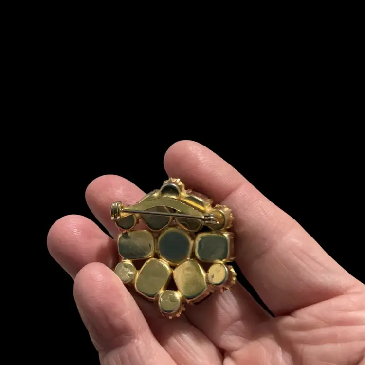 Vintage Goldtone Black Glass Pronged Set Rhinestone Circle Brooch.