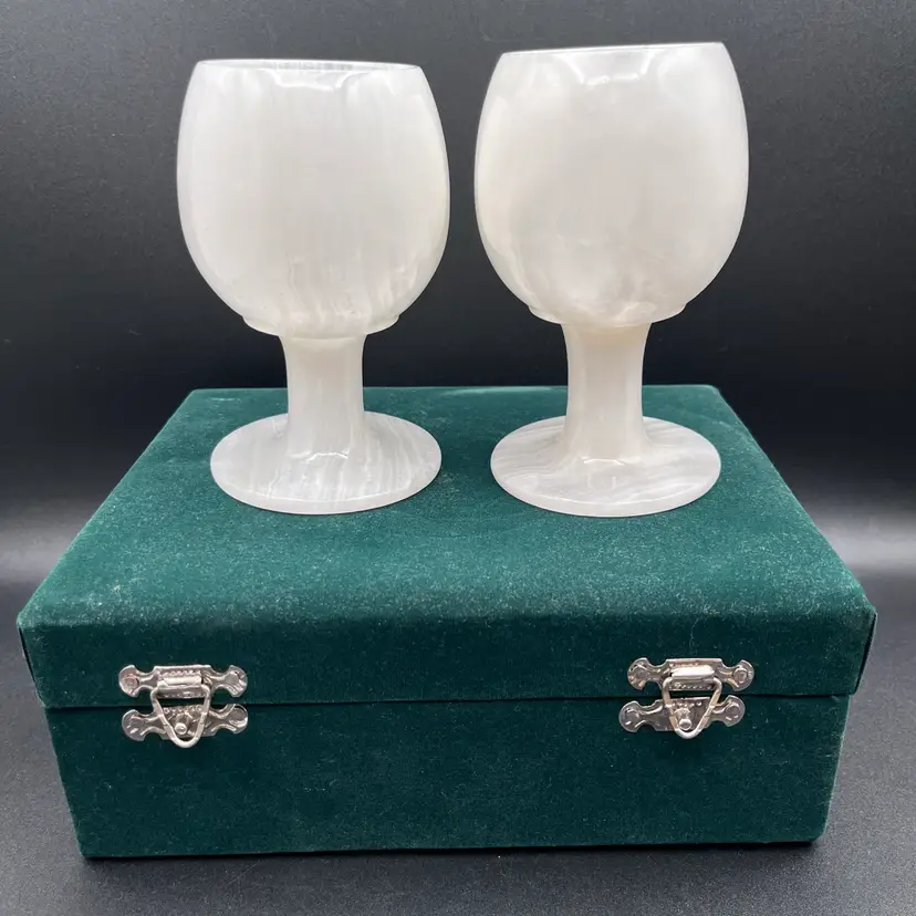 Pair Of Gorgeous White Marble Onyx Alabaster Chalice Goblets w/ Original Green Velvet Box 5”