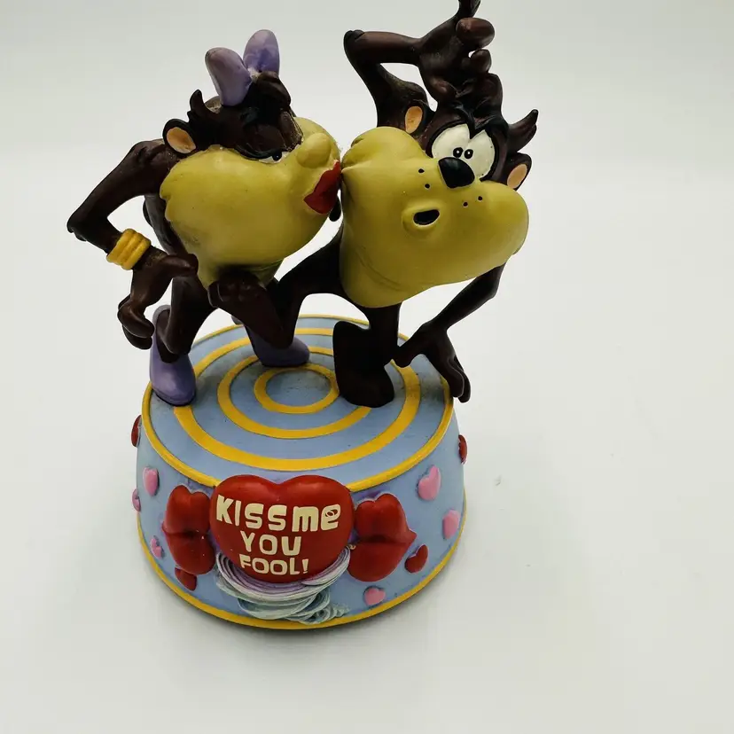 San Francisco Music Box Tasmanian Devil Kiss Me Figure Looney Tunes 