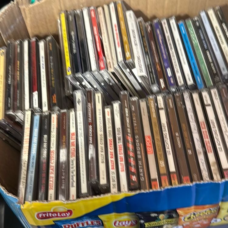 59 CDs Garth Brooks, U2, Billy Ray Cyrus Billy Dean, Barbara Streisand