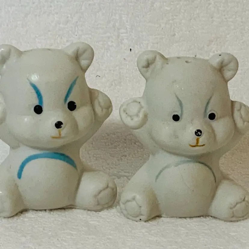 Cute Retro Vintage Anthropomorphic Mad Bears Salt And Pepper Shaker Set
