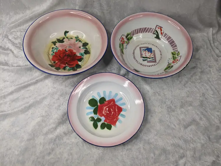 3 VTG Butterfly Brand Floral Enamel Serving Bowl Dish 10.75” Cottage 1970 roses Cottagecore Farmhouse Country