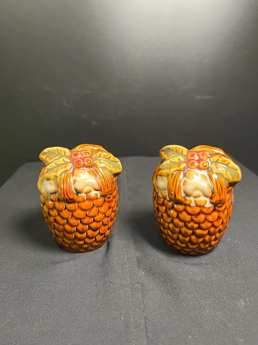 Beautiful Ceramic Pine Cone Salt & Pepper Shakers-Lot 60