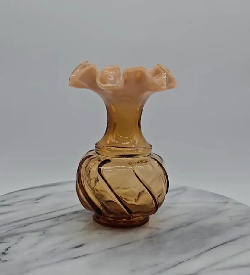 Vintage Fenton Cameo Wavecrest Vase, Caramel Opalescent Ruffle. 5.75" × 3.75". Yummy Caramel Tones. Beautiful Vintage Piece.