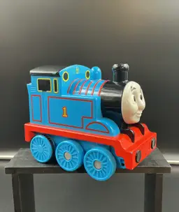 2009 Thomas Shake and Go by Mattel, works, some paint loss