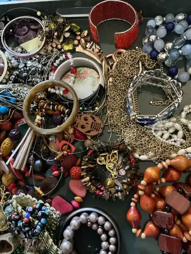 Annesyesteryear Pop Up Jewelry Sale