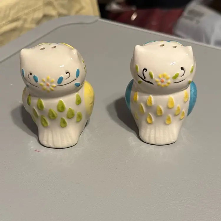 Retro Owl Shaped Salt & Pepper Shakers 3in