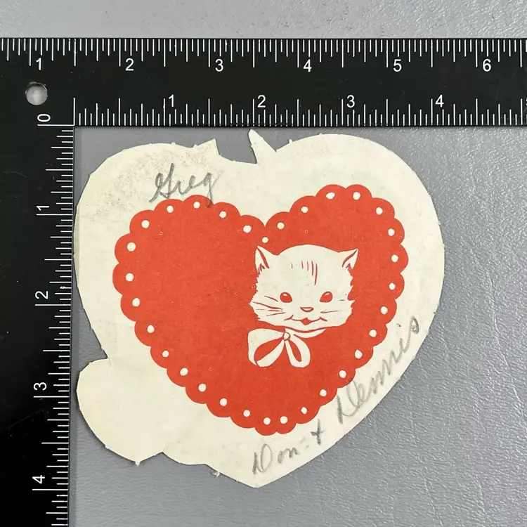 Vintage Die Cut Valentine Greeting Card Anthropomorphic Kitten Cat Bulls-Eye 4"
