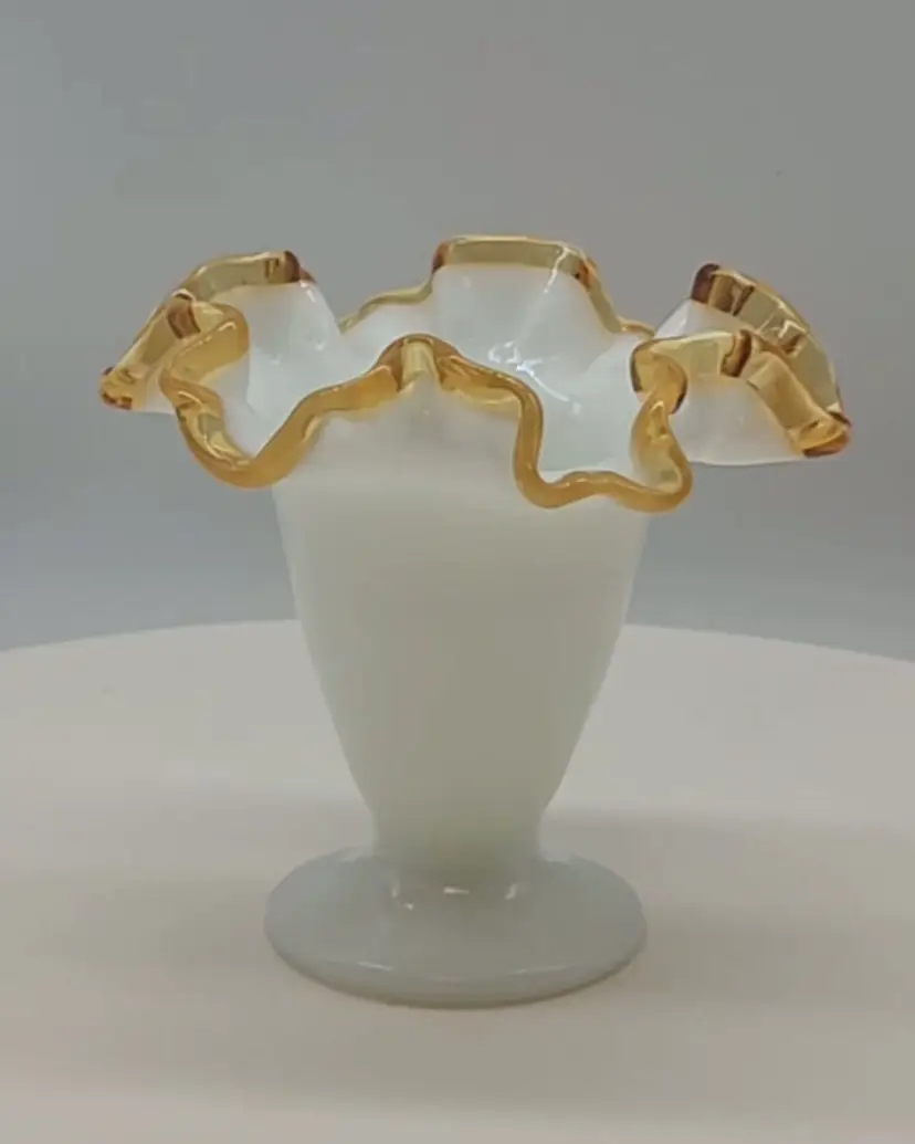 VINTAGE FENTON GOLD CREST MINIATURE VASE