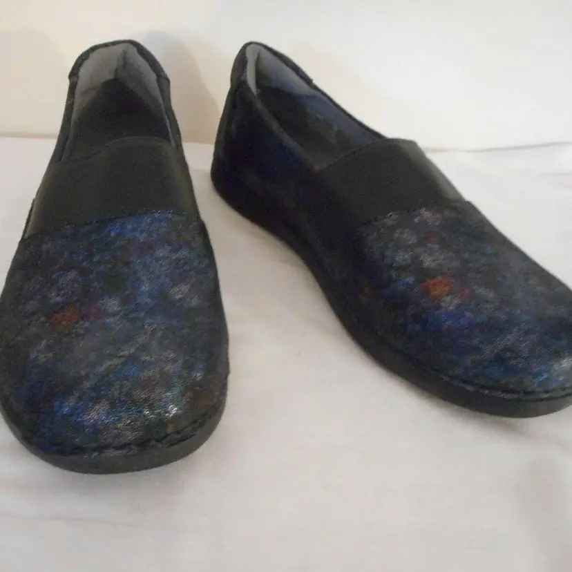NIB Alegria Women's Sz 8.5 / 39 Glee Blue/multicolor slip on Shoe