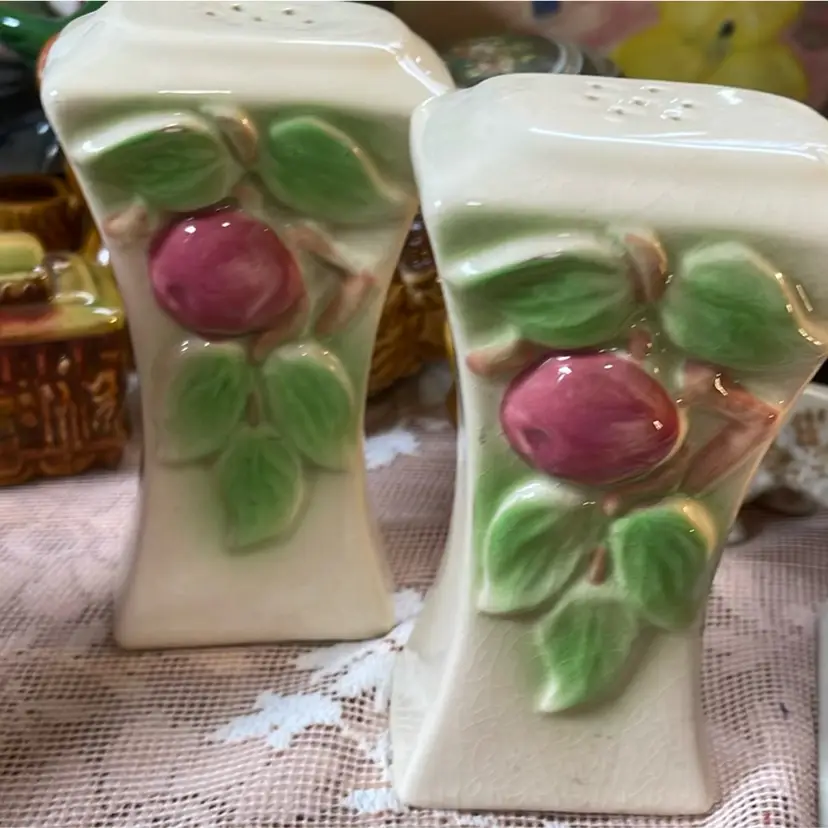 Apple Salt Pepper Shaker