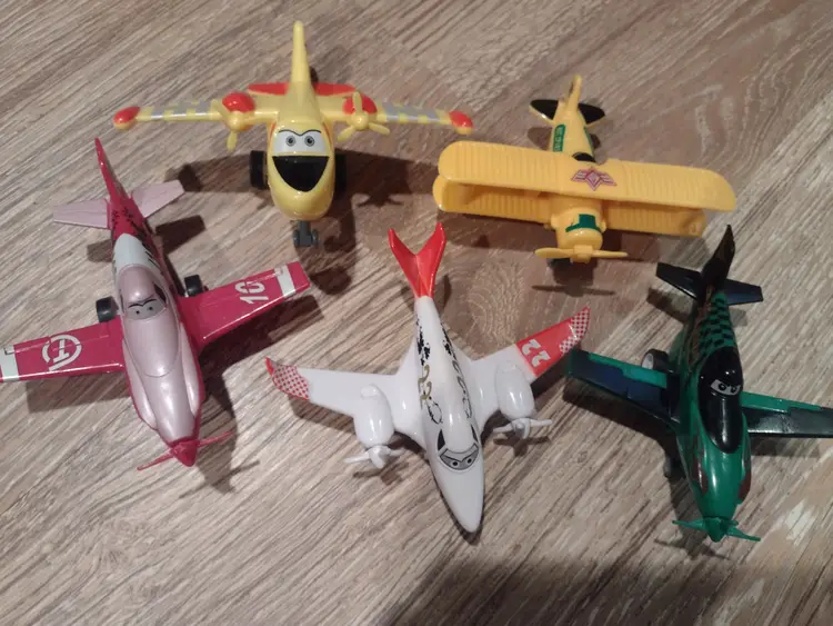 Lot of 5 Disney Pixar pull back toy planes
