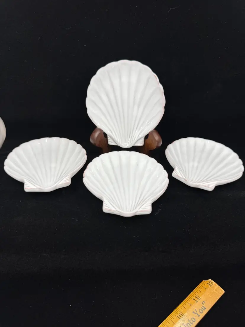 4 Mudpie Scallop Butter Pats