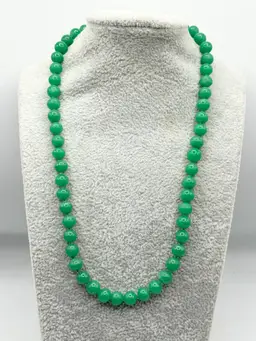 Vintage green stone beaded long necklace